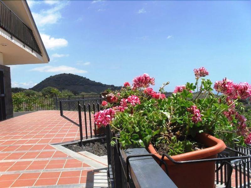 Etna Hut Bed & Breakfast Nicolosi Exterior photo