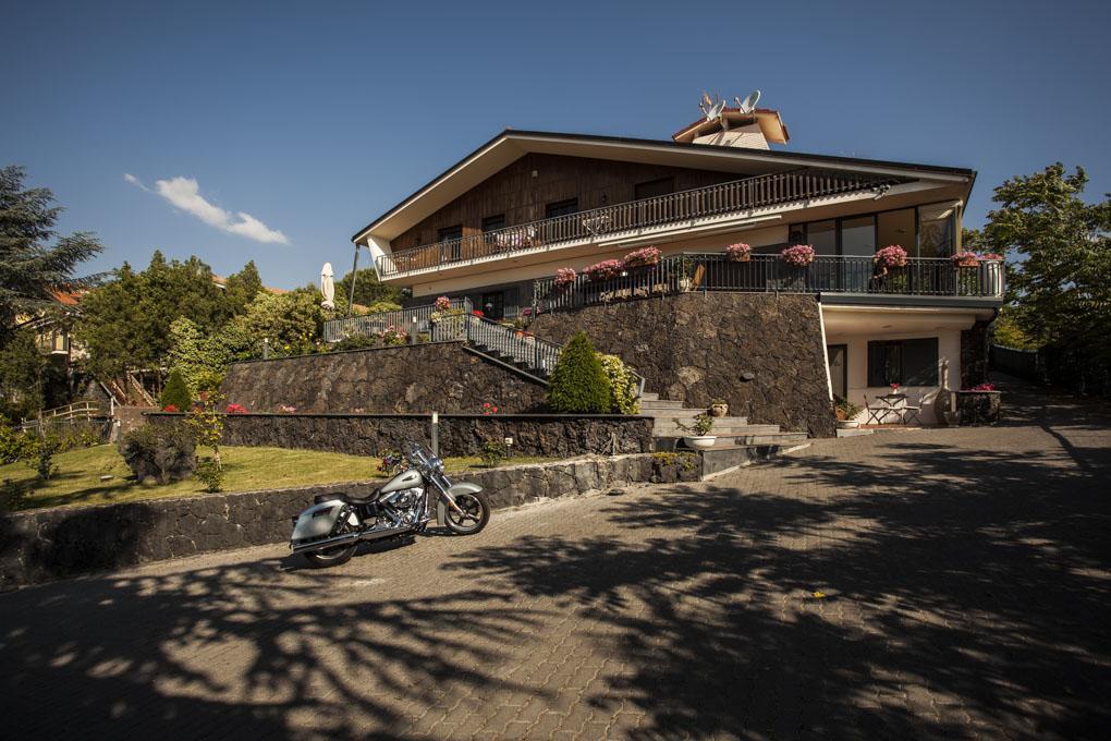 Etna Hut Bed & Breakfast Nicolosi Exterior photo
