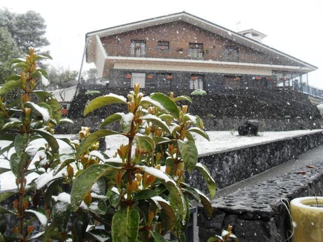 Etna Hut Bed & Breakfast Nicolosi Exterior photo